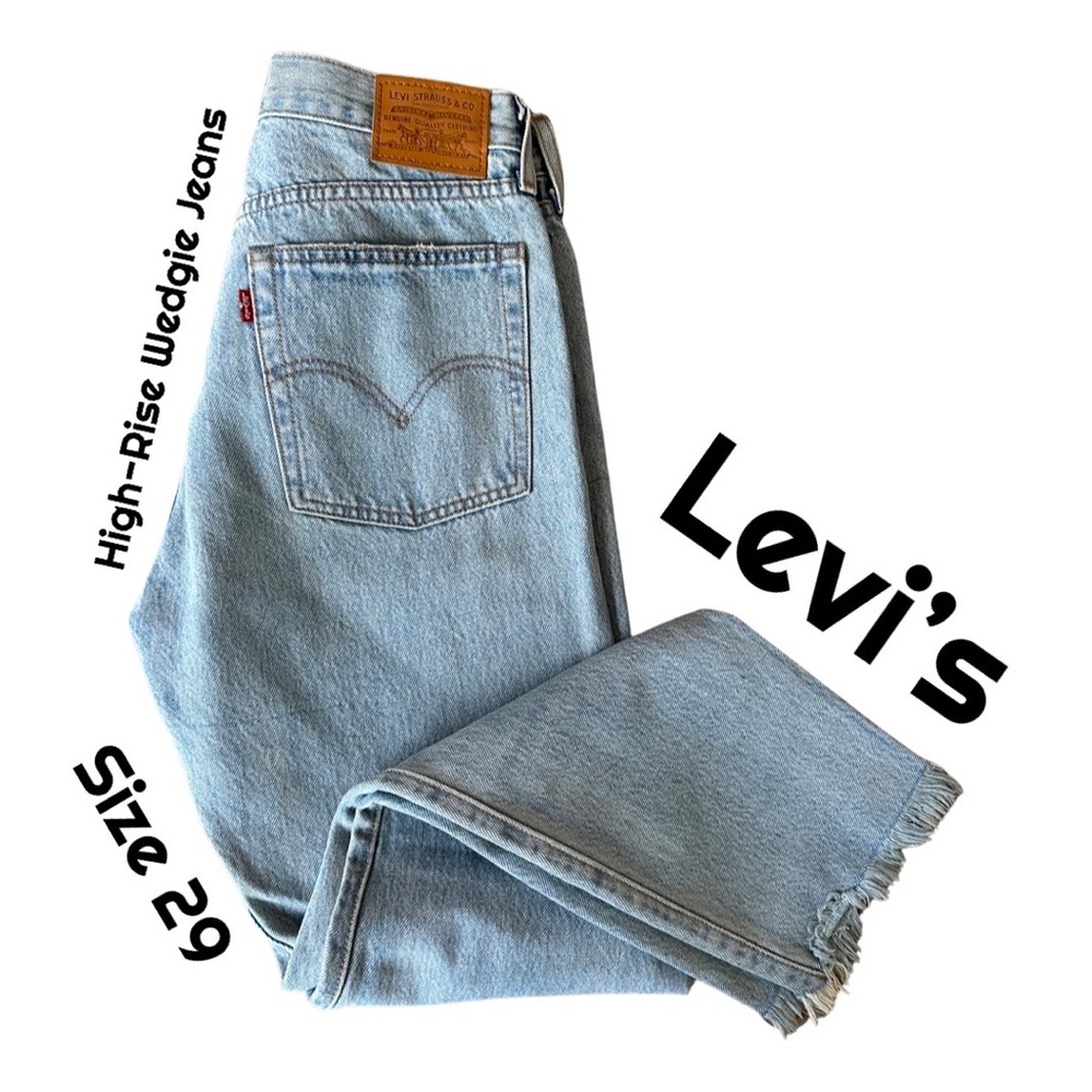 Levi’s Wedgie High-Rise Straight Light Blue Distressed Denim Size 29